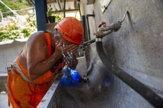 L'hydratation est l'un des premiers réflexes à adopter pour limiter les effets de la canicule. (photo d'illustration)